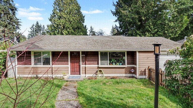 Building Photo - 2Bd/1Ba Shoreline House