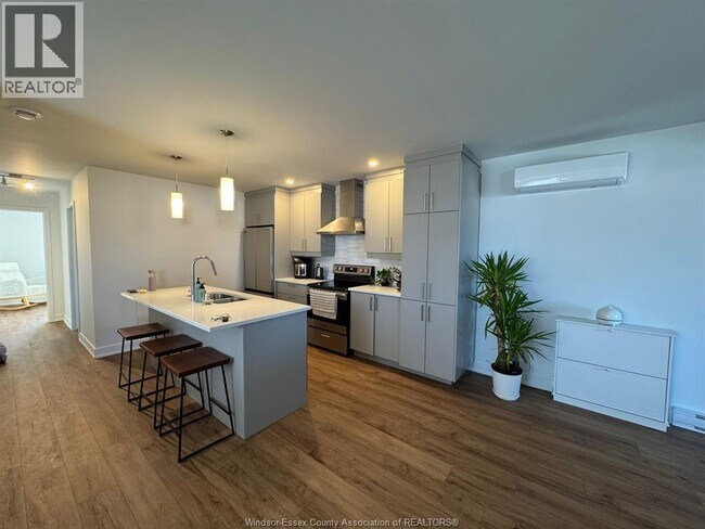 Photo - 1352 Diamond St