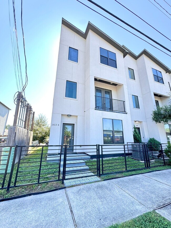 Photo - 1613 Milby St Townhome