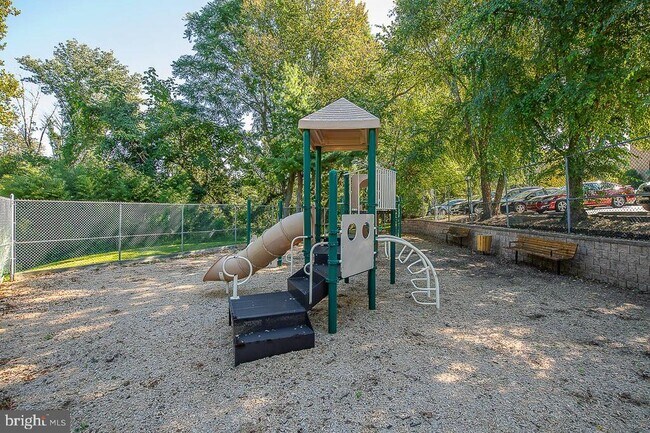 Photo - 1740 Oakwood Terrace Unit 14-E