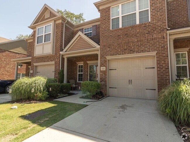 Building Photo - Beautiful 3BR TownHome