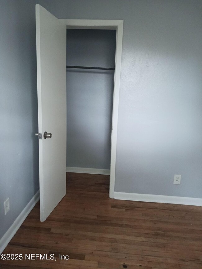 Photo - 1151 W 25th St