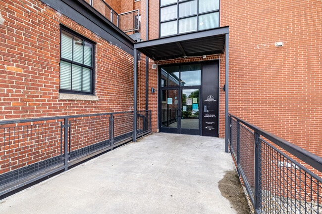 Oficina de arrendamiento - Petersburg ArtistSpace Lofts