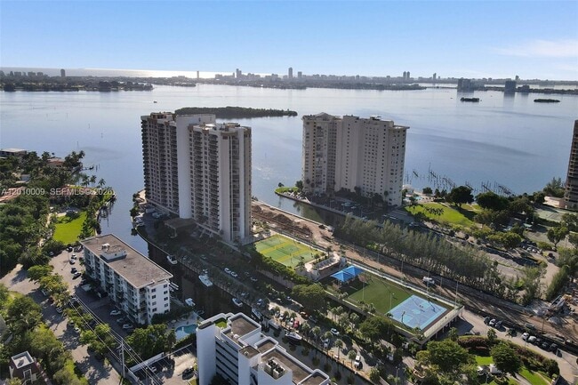 Photo - 1800 NE 114th St Unidad 1502