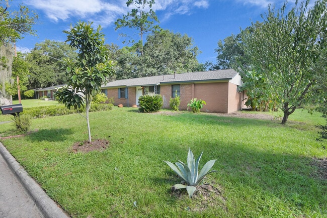 2222 Bacon Park Dr