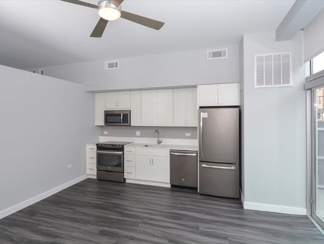 Photo - 905 W Montrose Ave