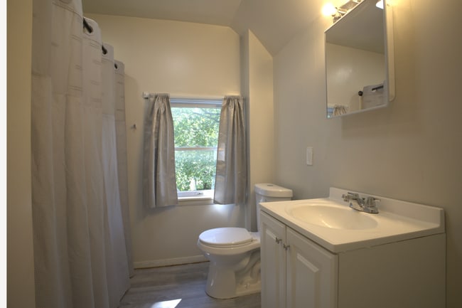 Photo - 944 Walnut St