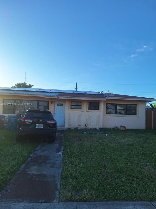 Photo - 115 NW 193rd St Apartment Unit 2