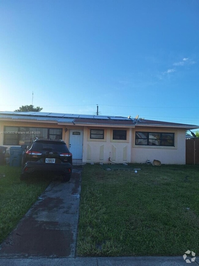 Building Photo - 115 NW 193rd St Unit 2 Rental