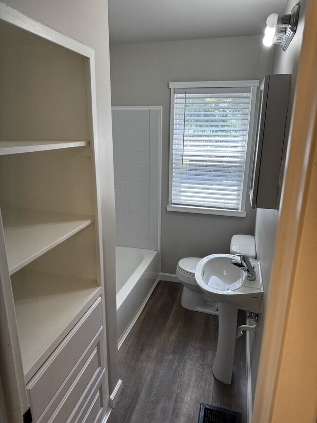 Photo - 713 Hanford St
