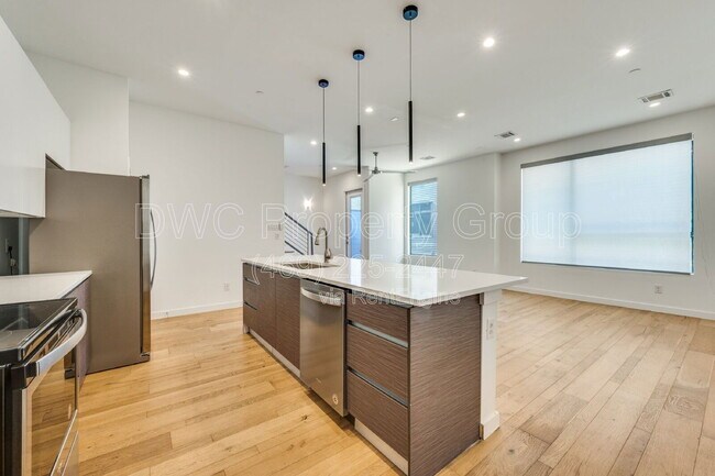 Photo - 2711 Kimsey Dr