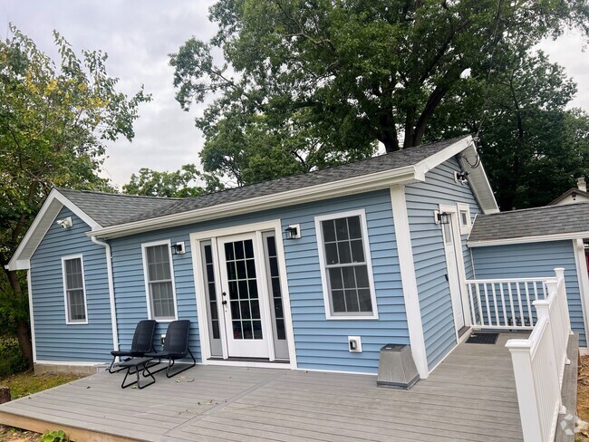 Building Photo - 135 Hemlock St Rental