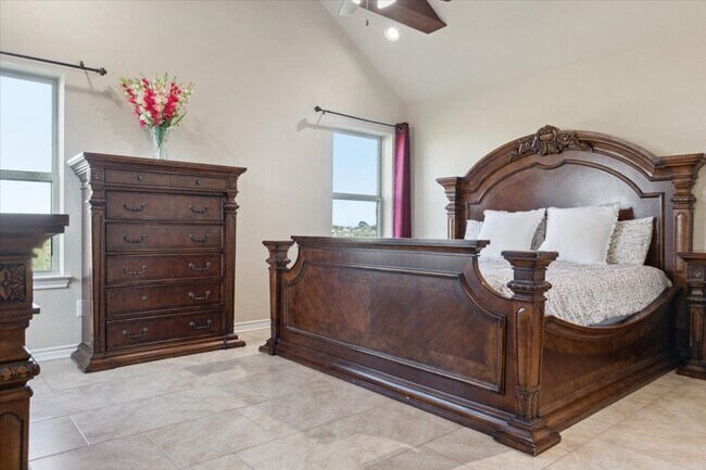 Photo - 2407 Thuesen Rd