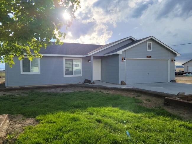 Welcome to this charming 3-bedroom, 2-bath... - Welcome to this charming 3-bedroom, 2-bath... House