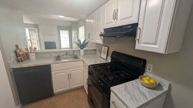 Photo - 1711 Burton Dr Unit B