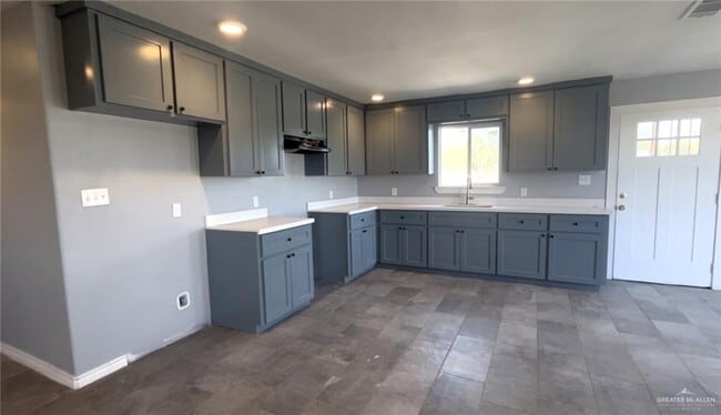 Photo - 8 Champion Dr