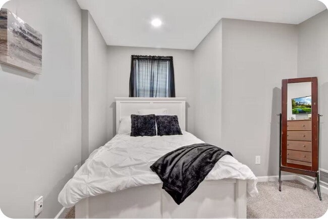 Furnished 3-Bedroom Apartment Sleeping 4, Private Entrance and Free Laundry