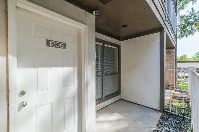 Building Photo - 6633 W Airport Blvd Unit 1206