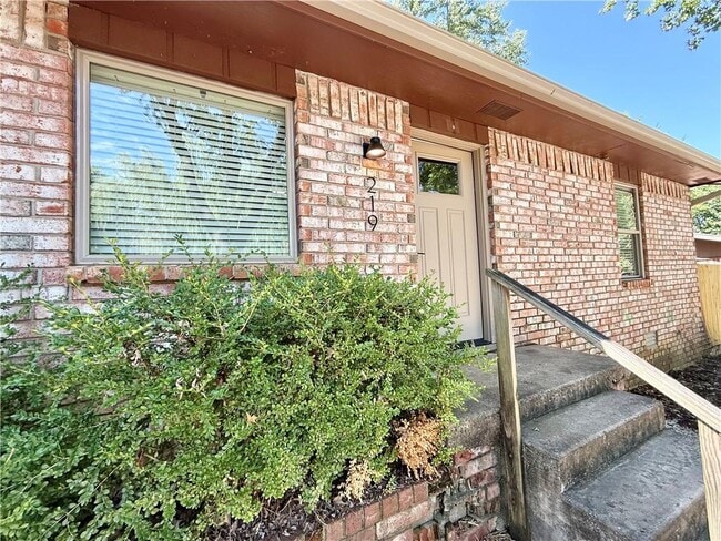Building Photo - 219 E Adobe St Rental