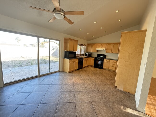 Photo - 3180 S Lindell Rd