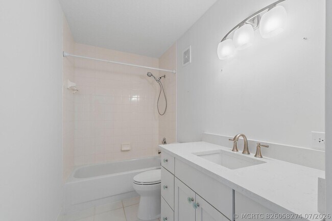 Photo - 2406 SW Danbury Ln