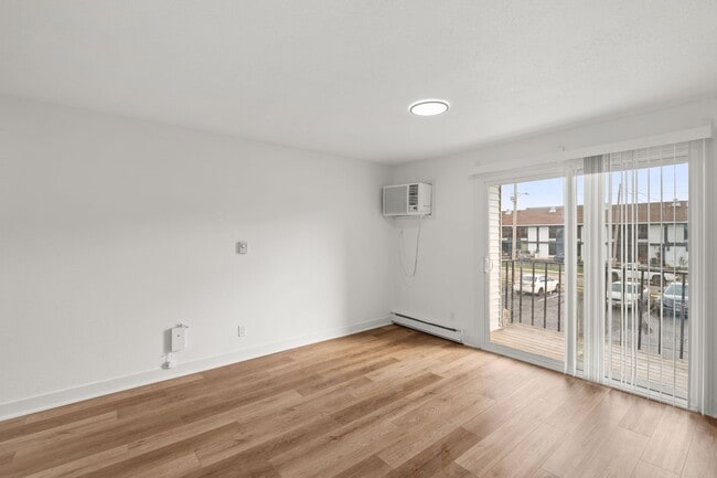 Photo - Crossroad Apartments