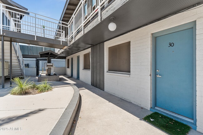 Building Photo - 3025 N 32nd St Unit 30 Rental