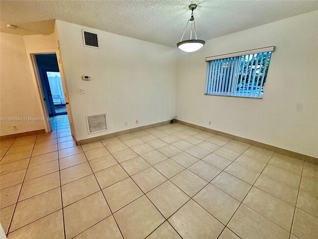 Photo - 1274 NE 40th St Unit 2
