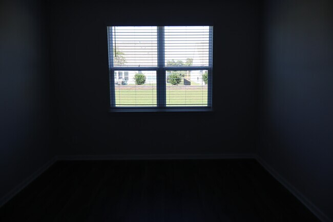 Photo - 1099 Flintshire Dr