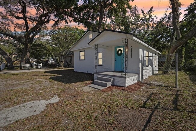 Building Photo - 2111 E Ellicott St Rental