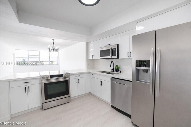 Building Photo - 1351 NE Miami Gardens Dr Unit 703E