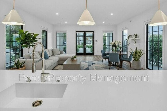 Building Photo - 207 E Intendencia St