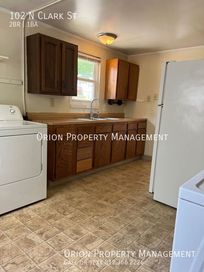 Photo - 102 N Clark St