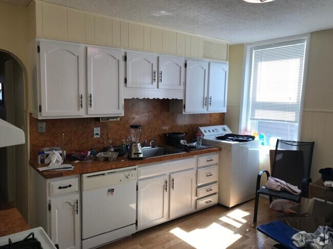 Building Photo - 4.0 bedroom in Somerville Massachusetts 02140 Unit 2 Rental
