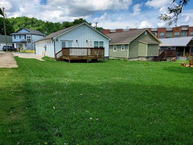 Photo - 606 Van Dyke St