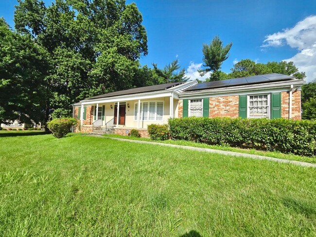 Charming 4 BR/3 BA Single-Family Home in B... - Charming 4 BR/3 BA Single-Family Home in B...