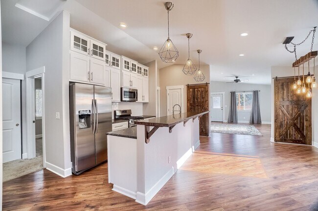 Photo - 417 N West St