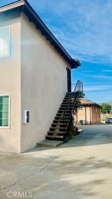 Photo - 826 E Hellman Ave