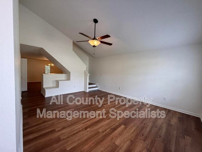 Photo - 212 Aderley Oak Loop