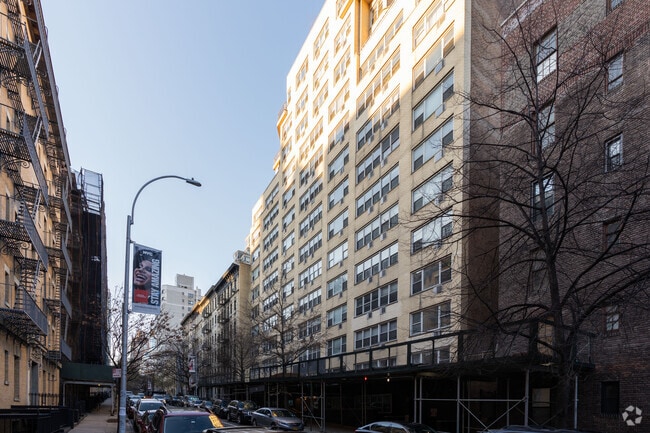 Photo - 435 E 65th St