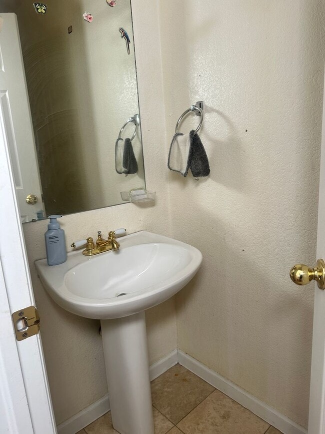 Photo - 3 bedroom single family home for rent in Thornton!