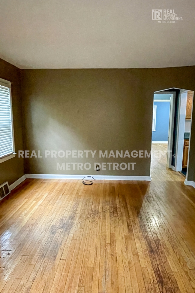 Photo - 823 E Second St