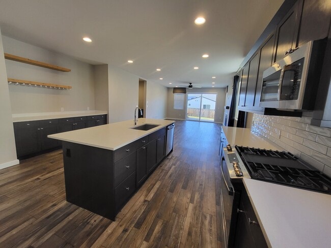 Photo - 1513 Zephyr Way