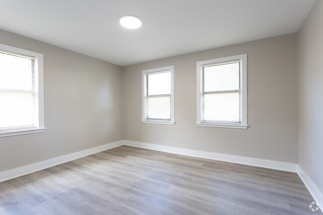 2BR, 1BA - 760SF