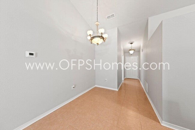 Photo - 107 Cabana Way