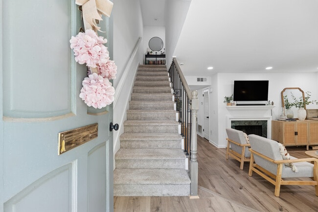 Photo - 140 Amherst Pl NW