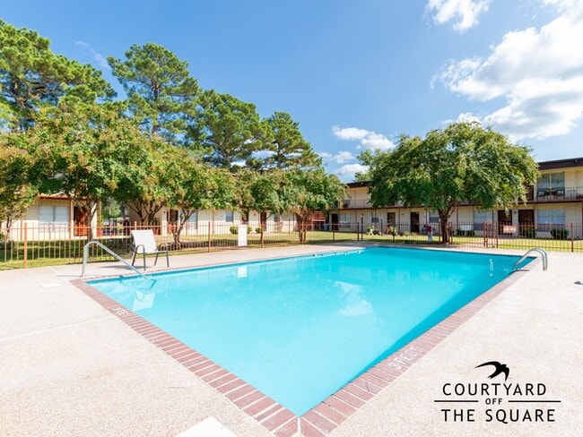 Courtyard Off The Square Community Pool - Courtyard Off the Square Apartments