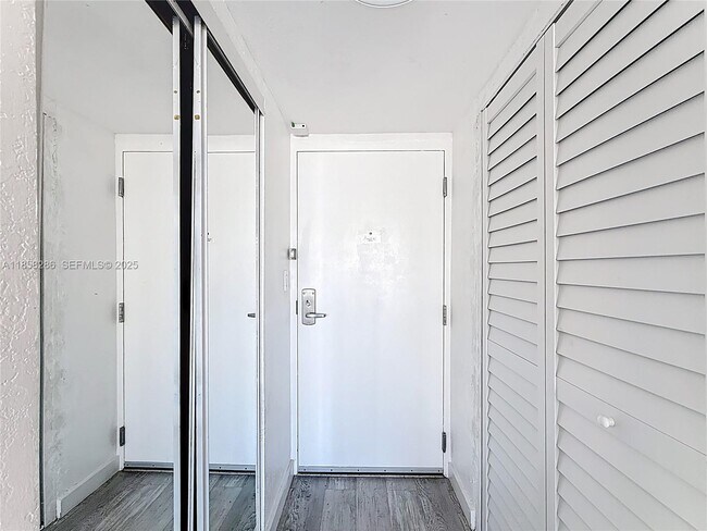 Photo - 19201 Collins Ave Unidad 636