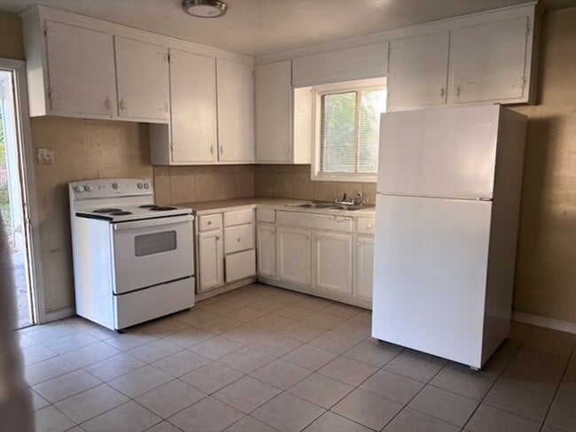 Photo - 3831 Meadow Ln