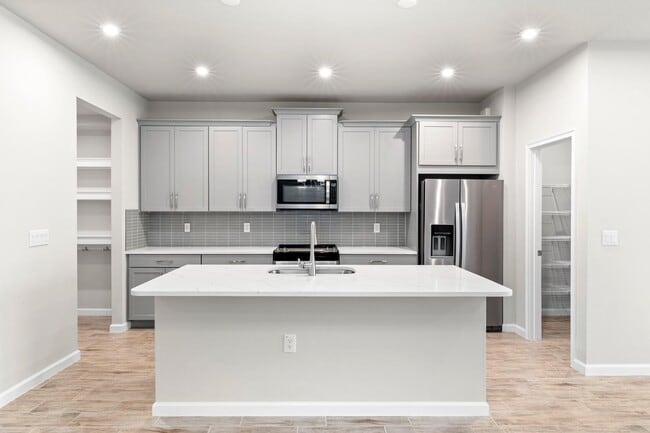 Photo - 25947 Woven Wicker Bnd